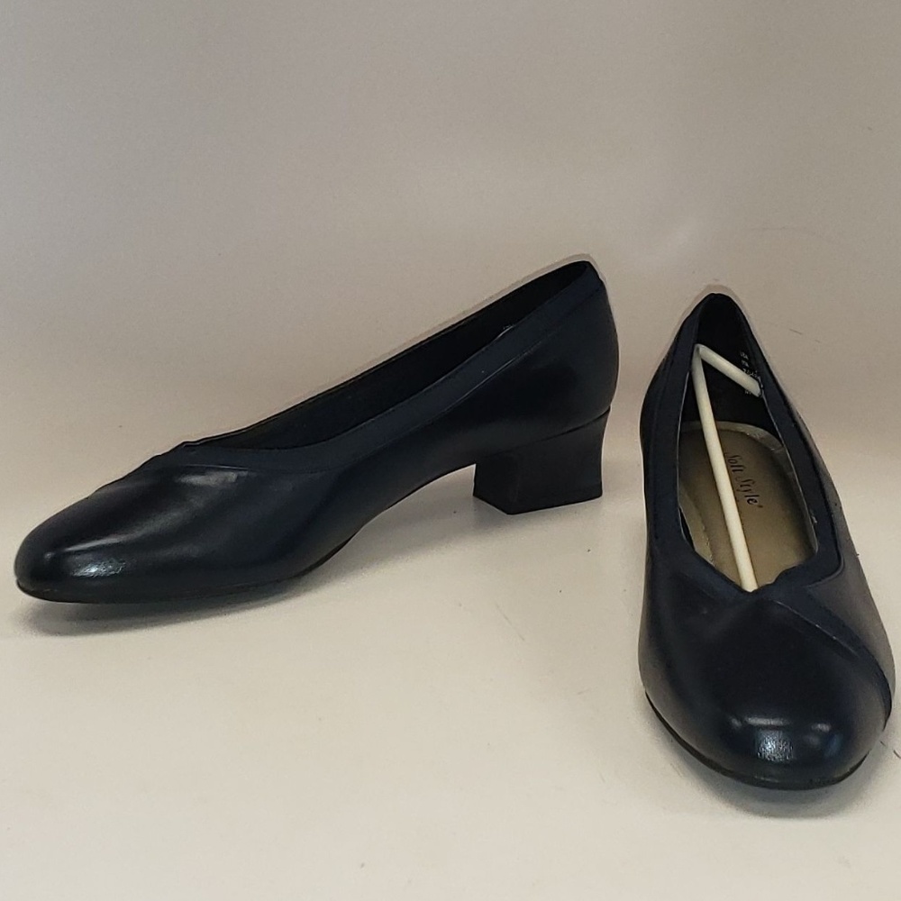 SOFT STYLE By HUSH PUPPIES Basic Pumps